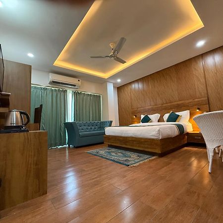 Hotel 7 Heaven Dehradun Esterno foto