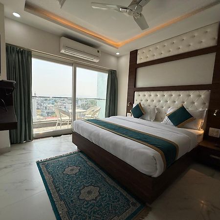Hotel 7 Heaven Dehradun Esterno foto