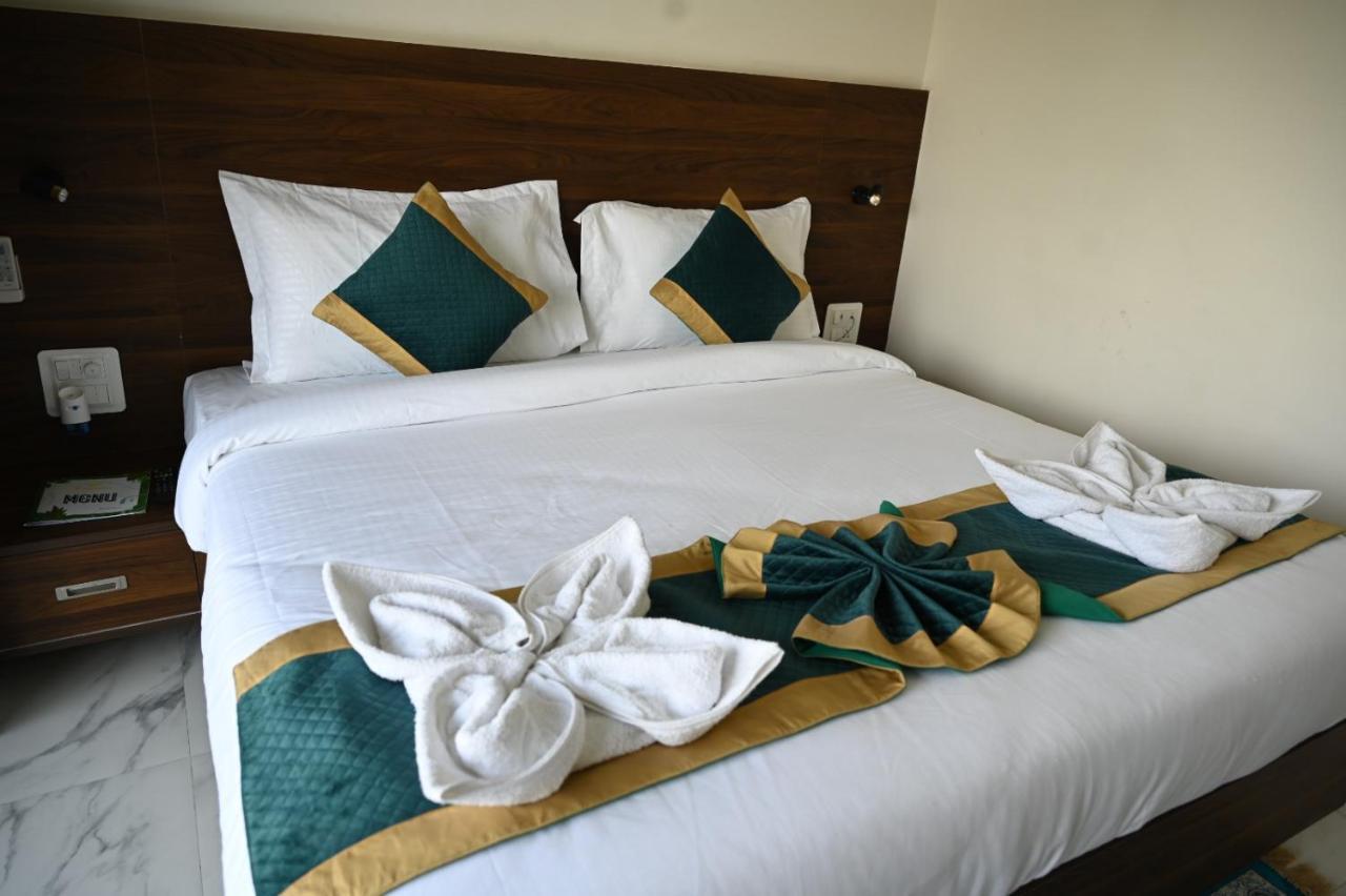 Hotel 7 Heaven Dehradun Esterno foto