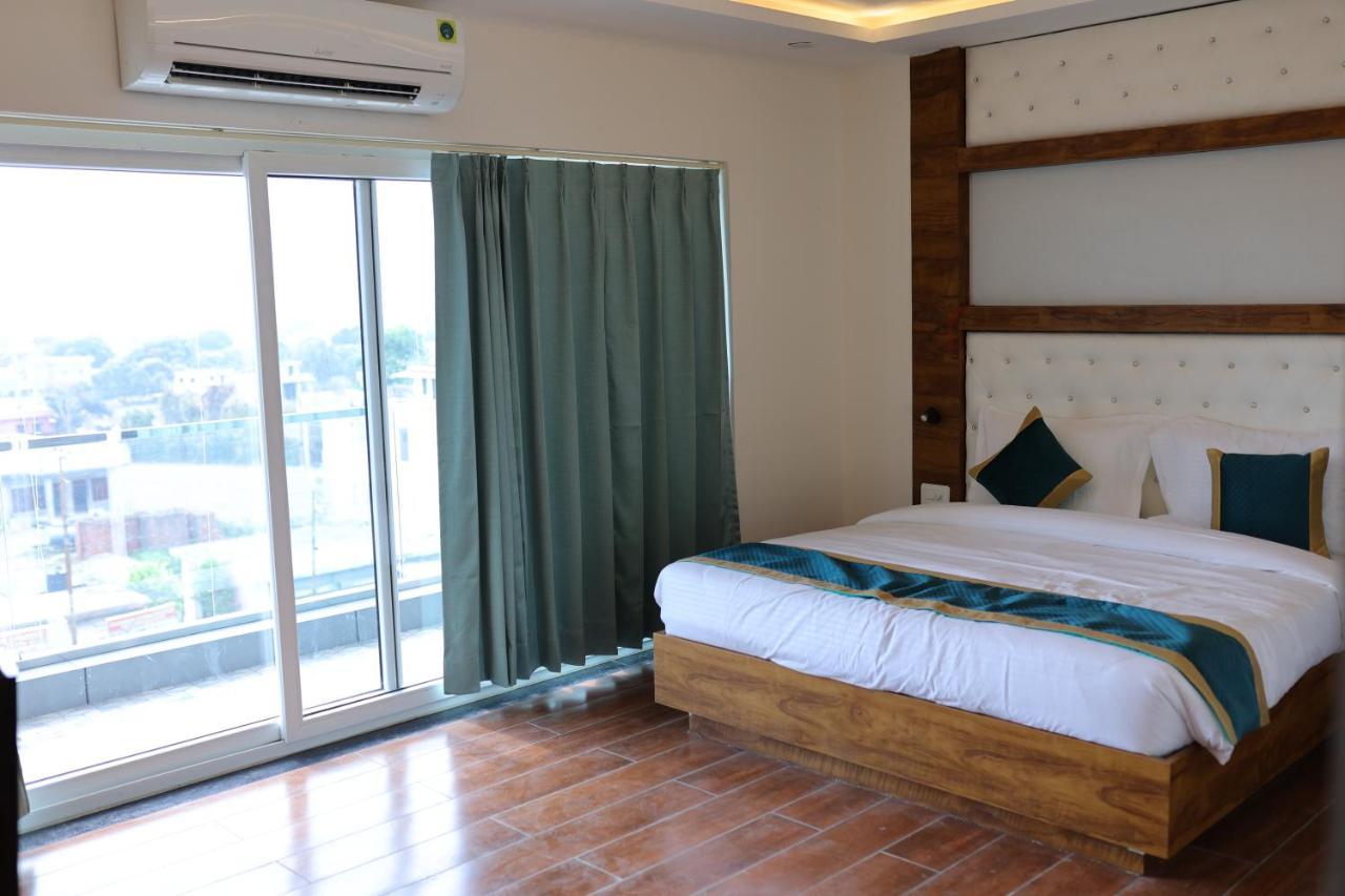 Hotel 7 Heaven Dehradun Esterno foto