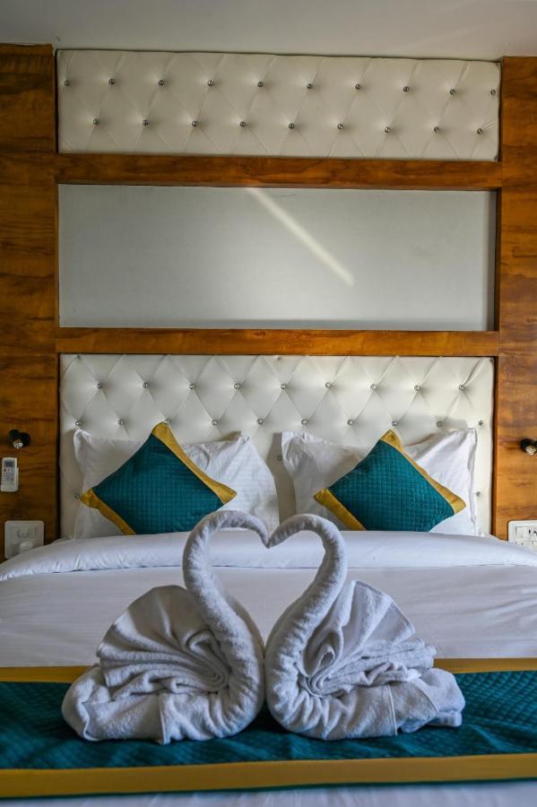 Hotel 7 Heaven Dehradun Esterno foto