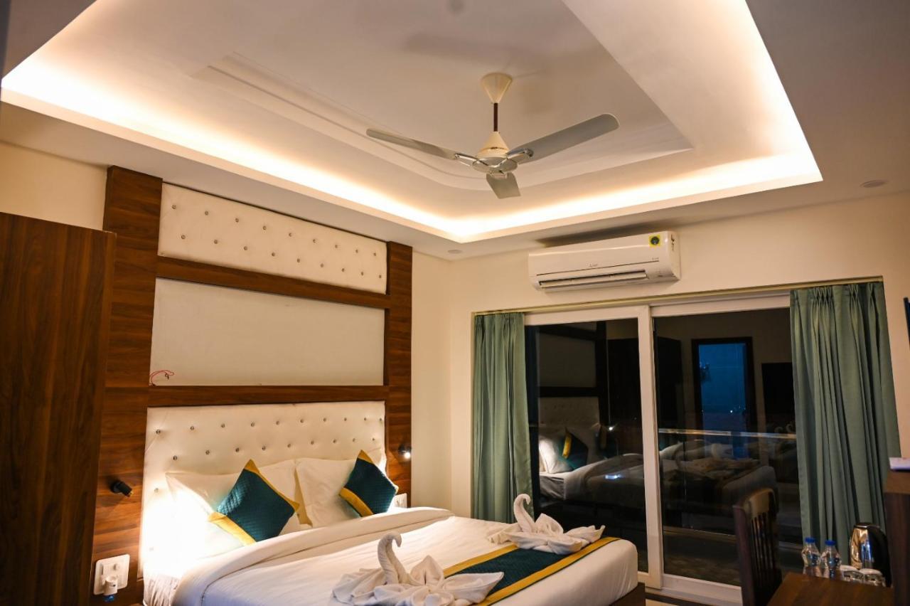 Hotel 7 Heaven Dehradun Esterno foto