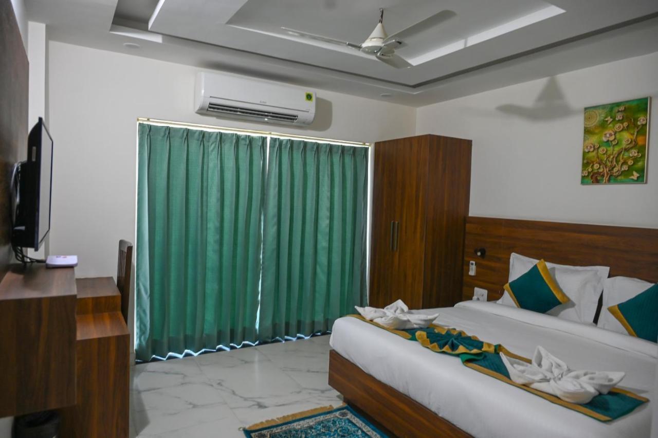 Hotel 7 Heaven Dehradun Esterno foto