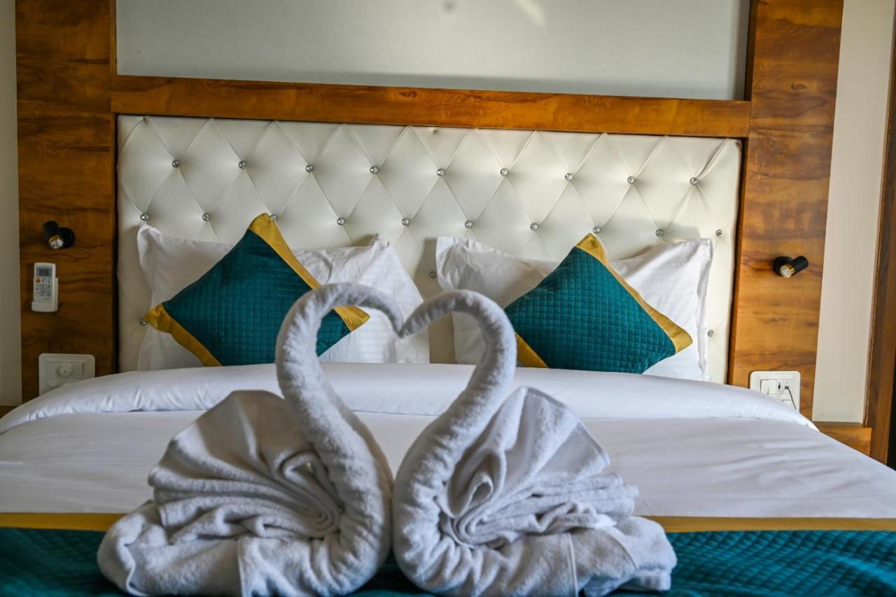 Hotel 7 Heaven Dehradun Esterno foto