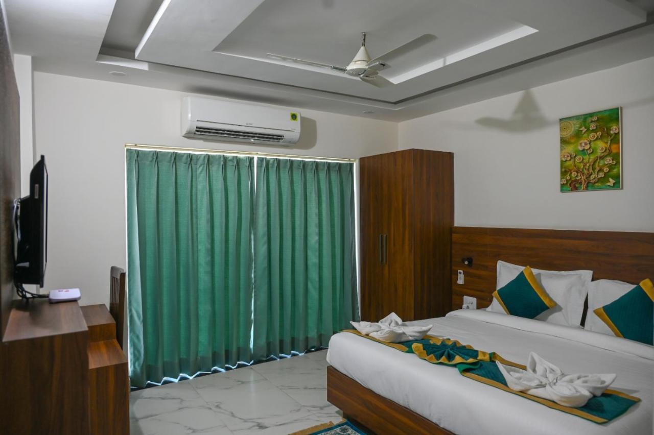 Hotel 7 Heaven Dehradun Esterno foto