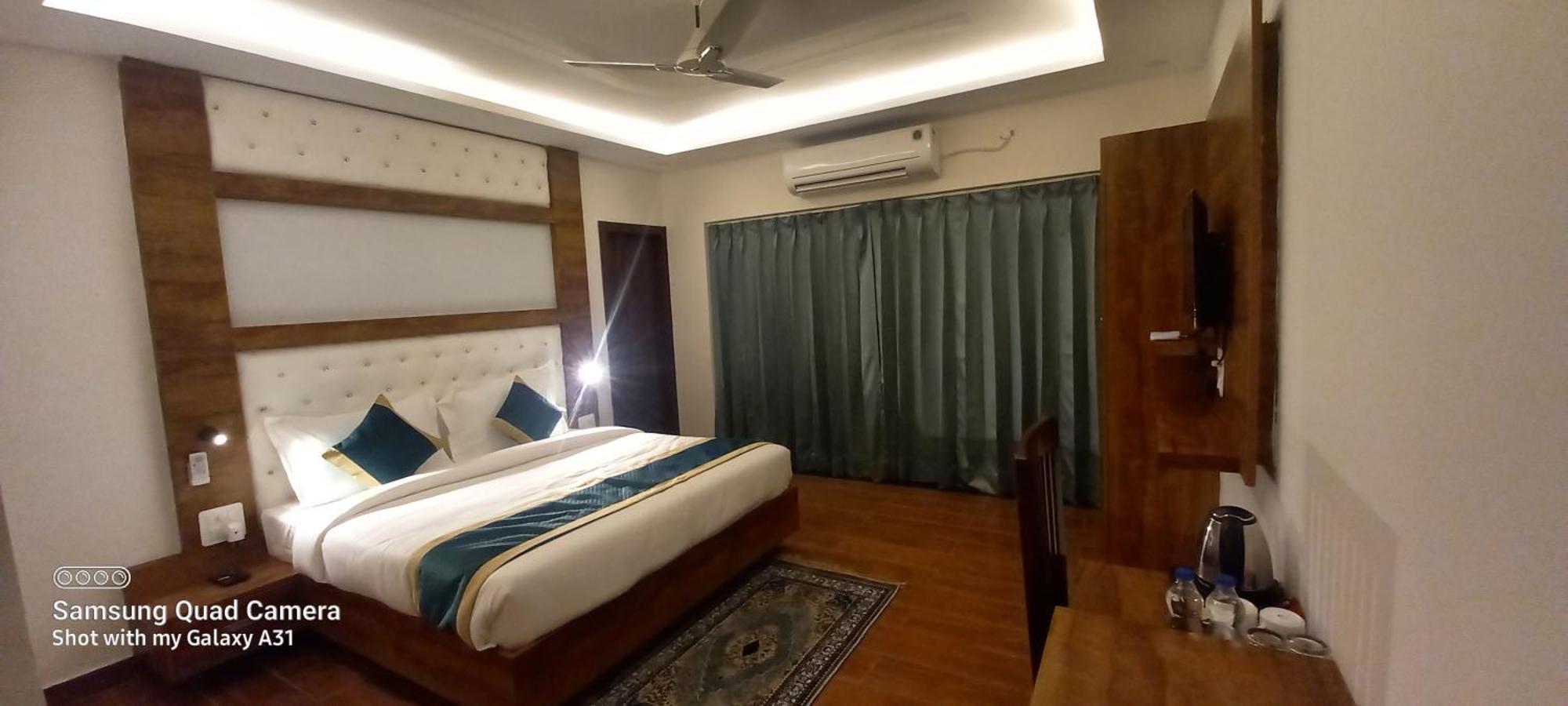 Hotel 7 Heaven Dehradun Esterno foto