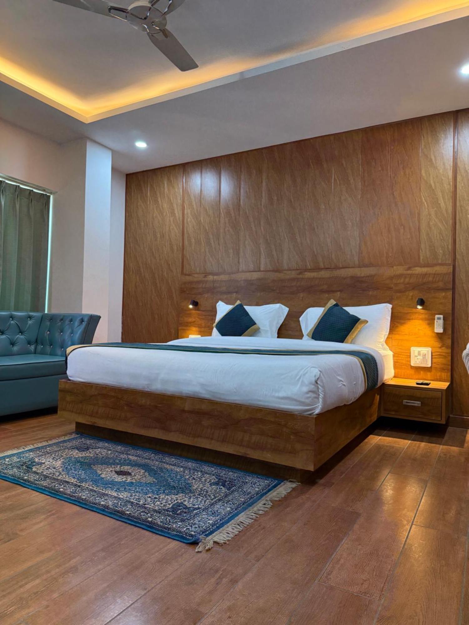 Hotel 7 Heaven Dehradun Esterno foto
