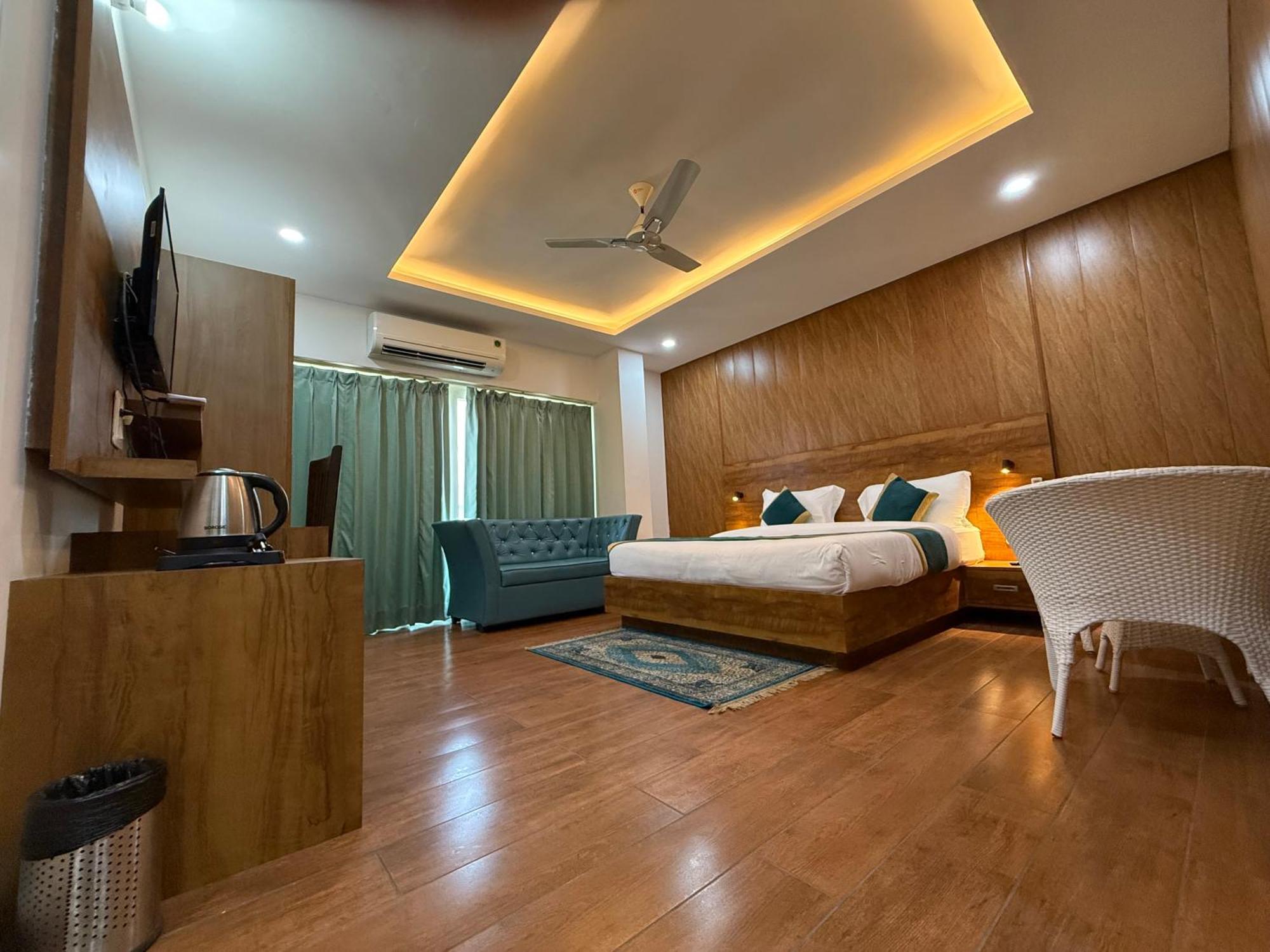 Hotel 7 Heaven Dehradun Esterno foto