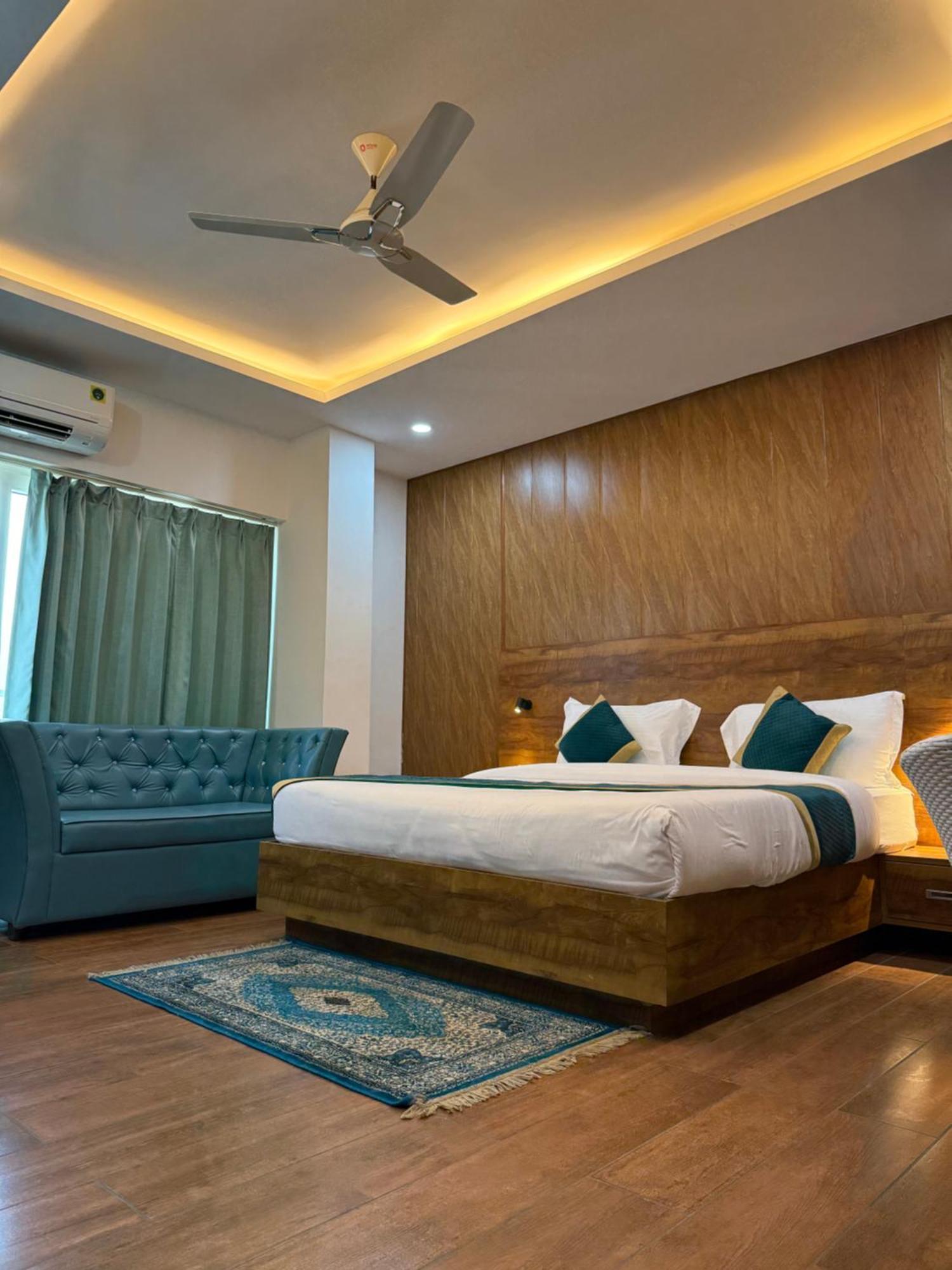 Hotel 7 Heaven Dehradun Esterno foto