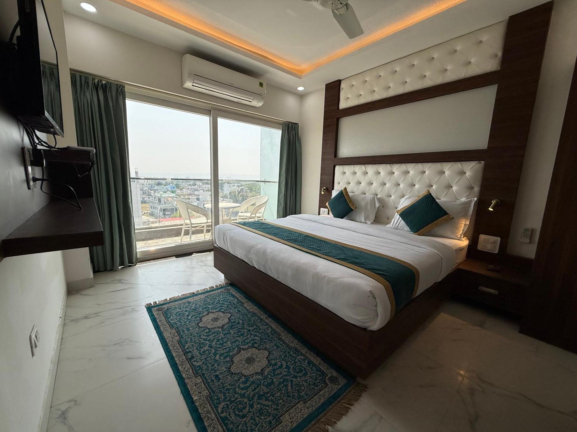 Hotel 7 Heaven Dehradun Esterno foto