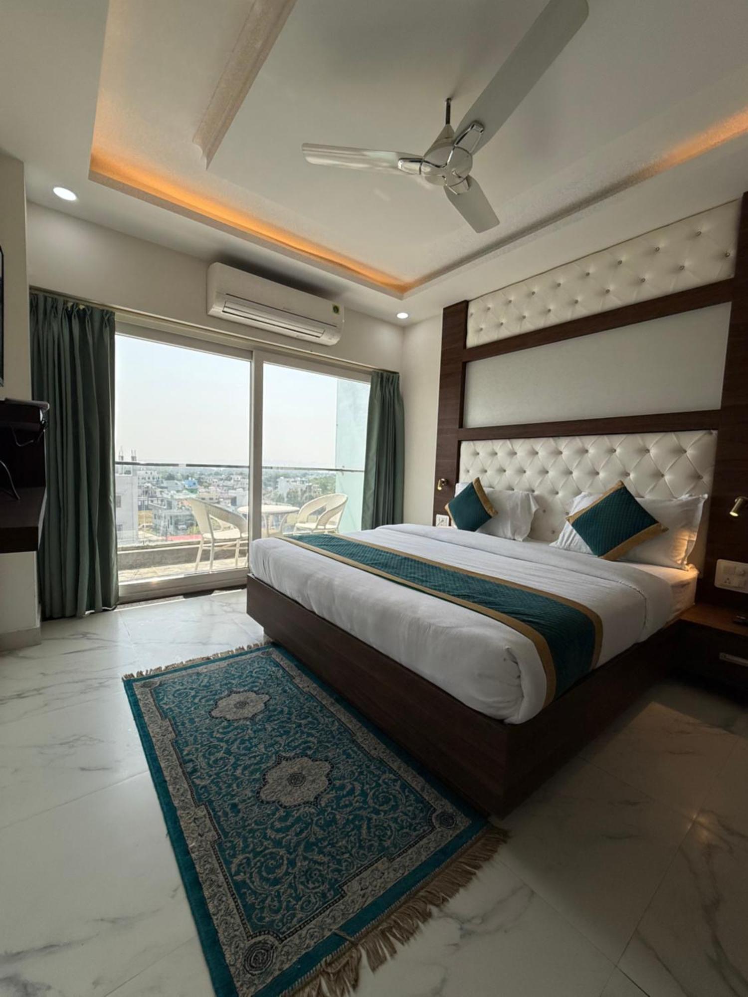 Hotel 7 Heaven Dehradun Esterno foto