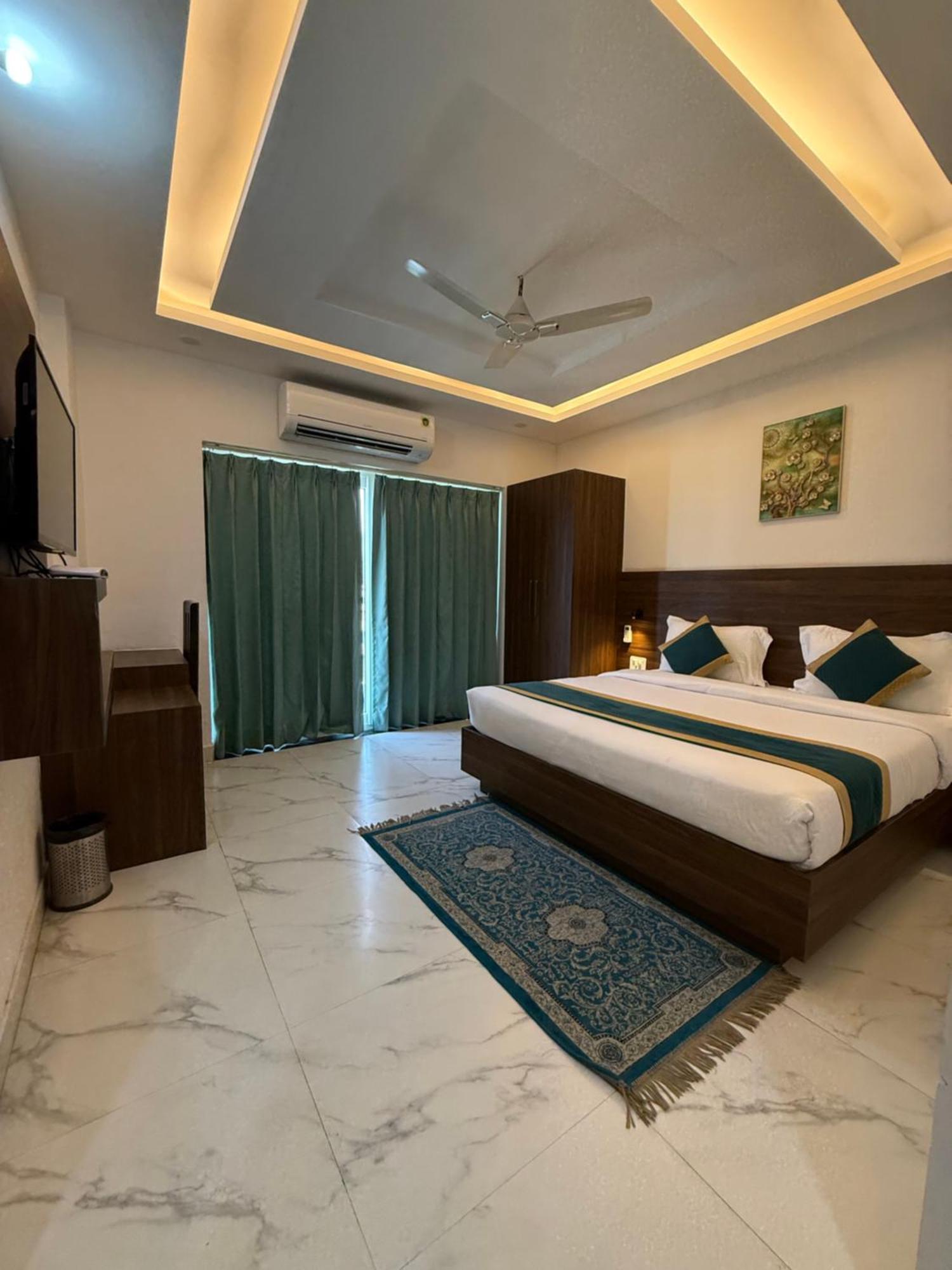 Hotel 7 Heaven Dehradun Esterno foto